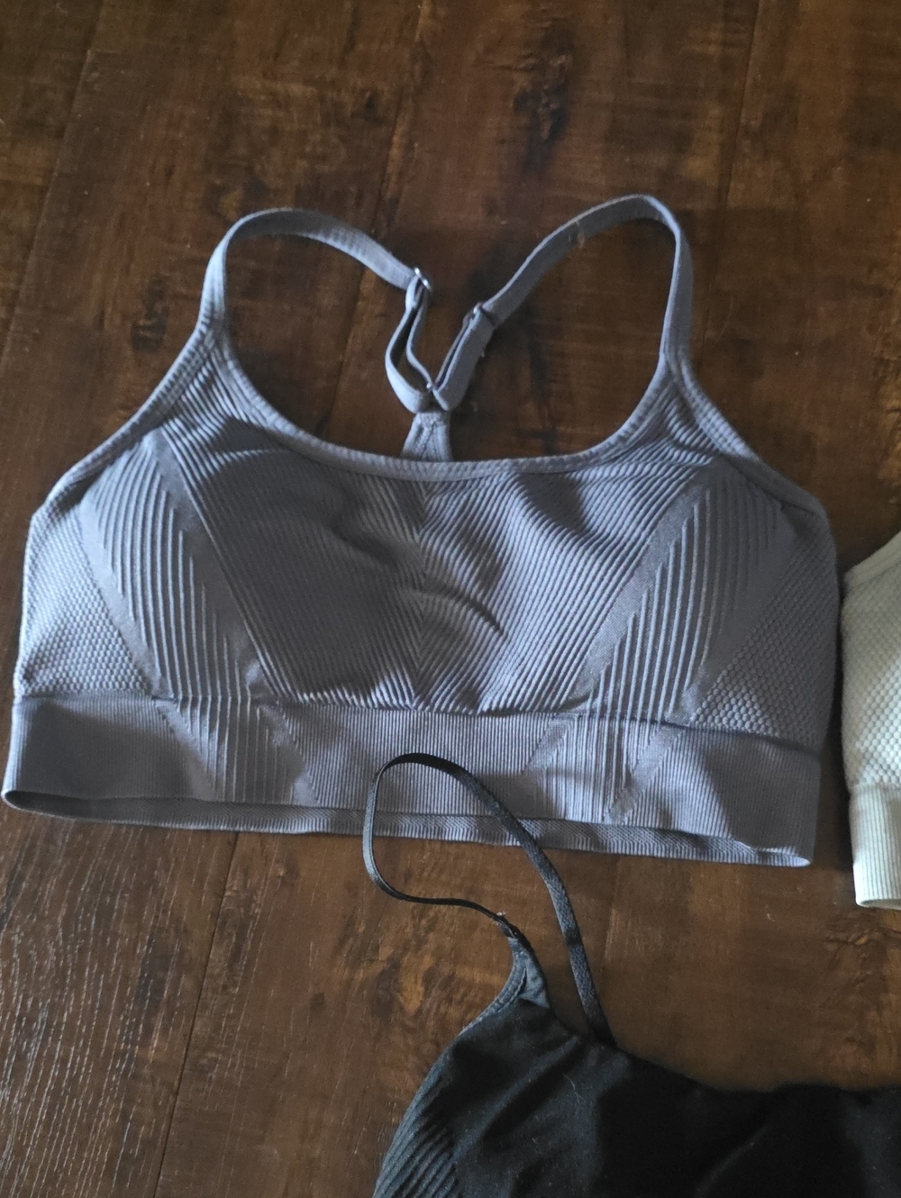Bras - Picture 2 of 4